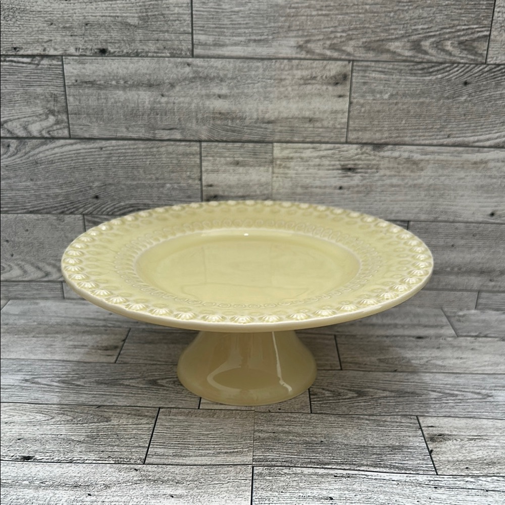 Elegant Cream Cake Stand